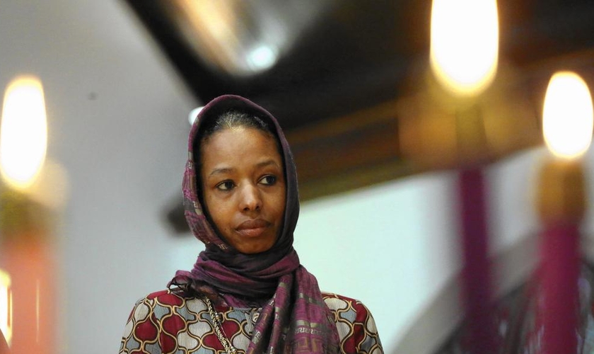 Larycia Hawkins, professora de ciência política na Wheaton College, confirmou a decisão à imprensa na quarta-feira. (Foto: Stacey Wescott/AP)